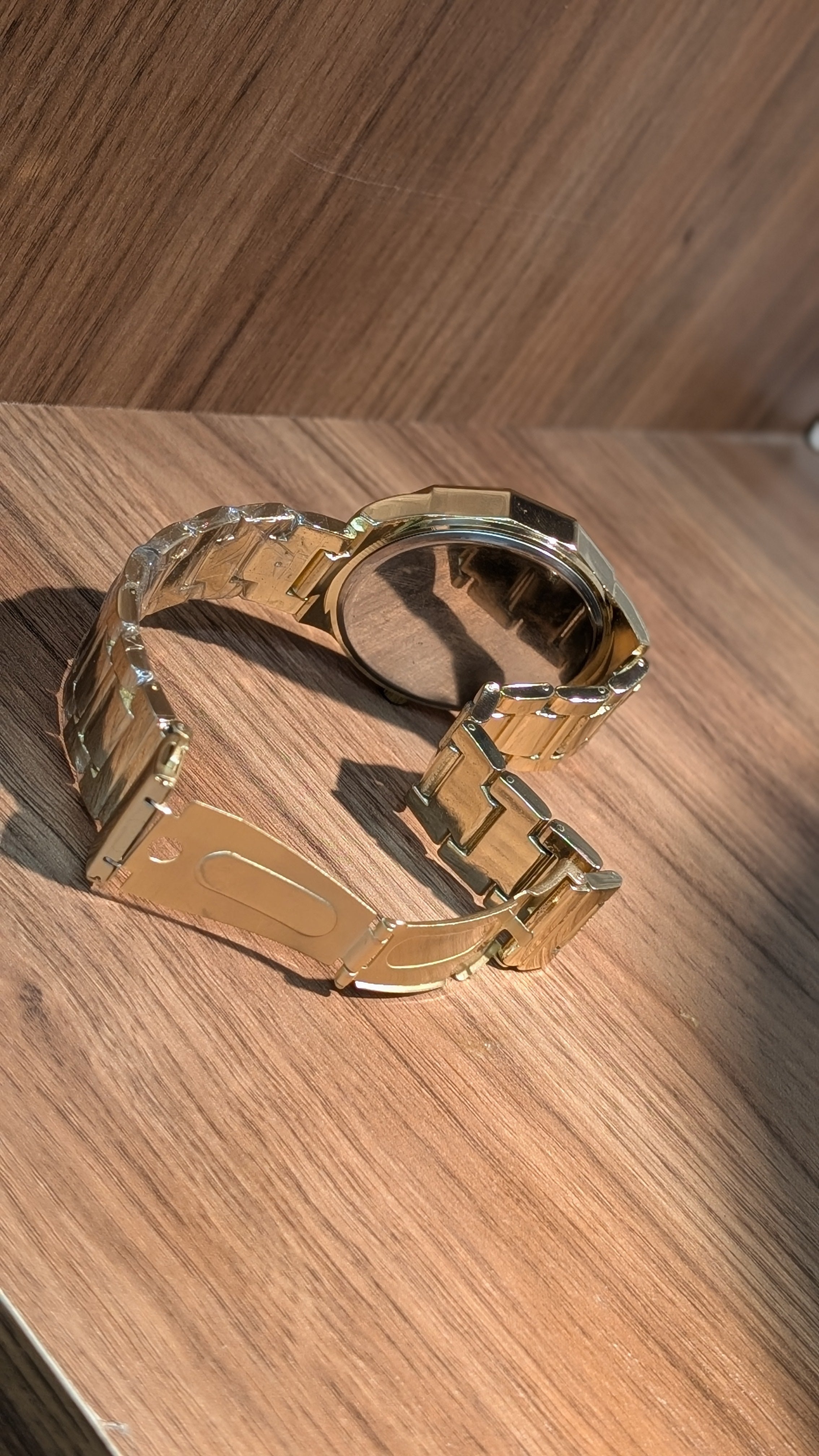 Luxe Chrono Gold Watch Timeless Luxury