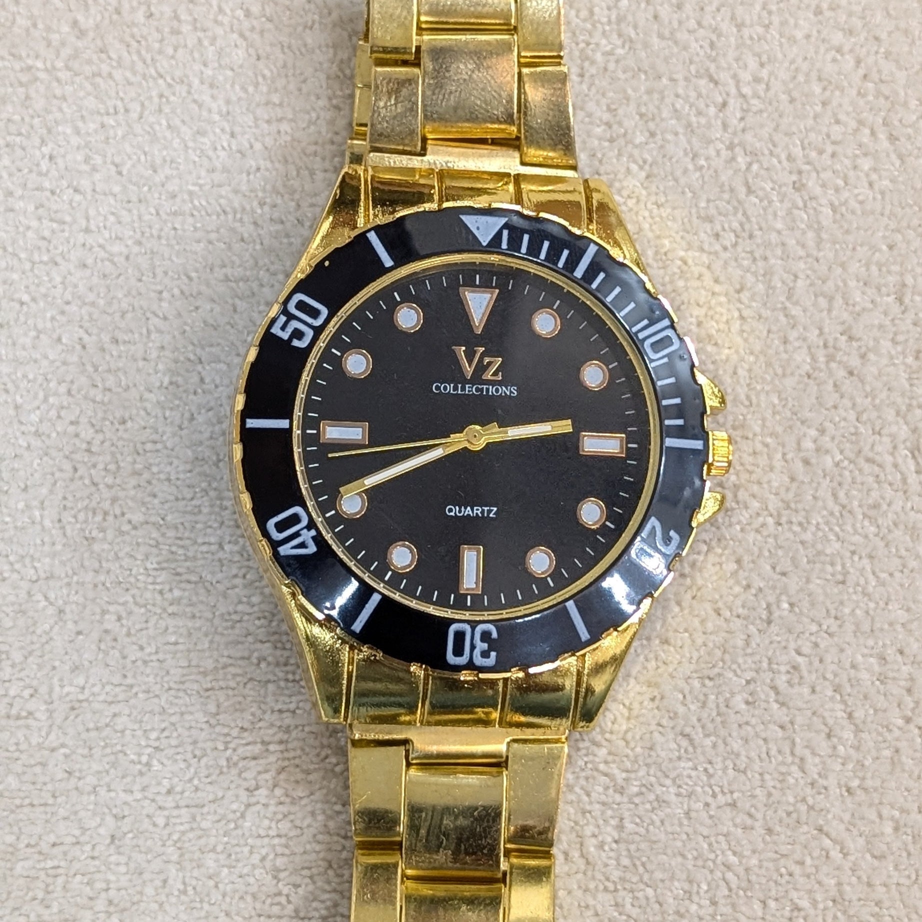 VZ Aurelia Golden Round Black Man Watch