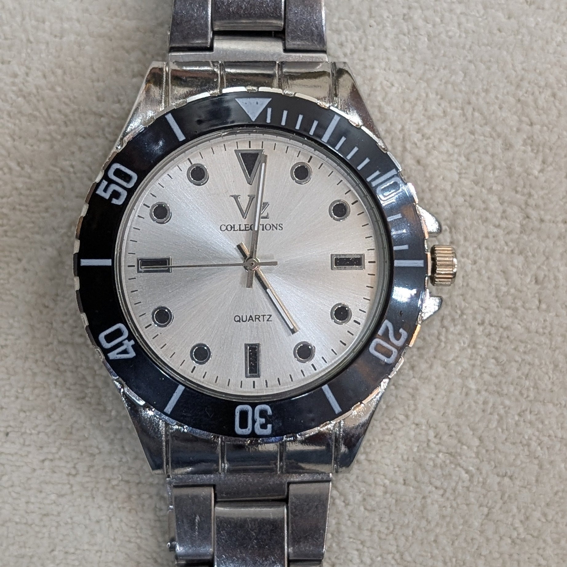 VZ Aurelia Silver Black Round Man Watch