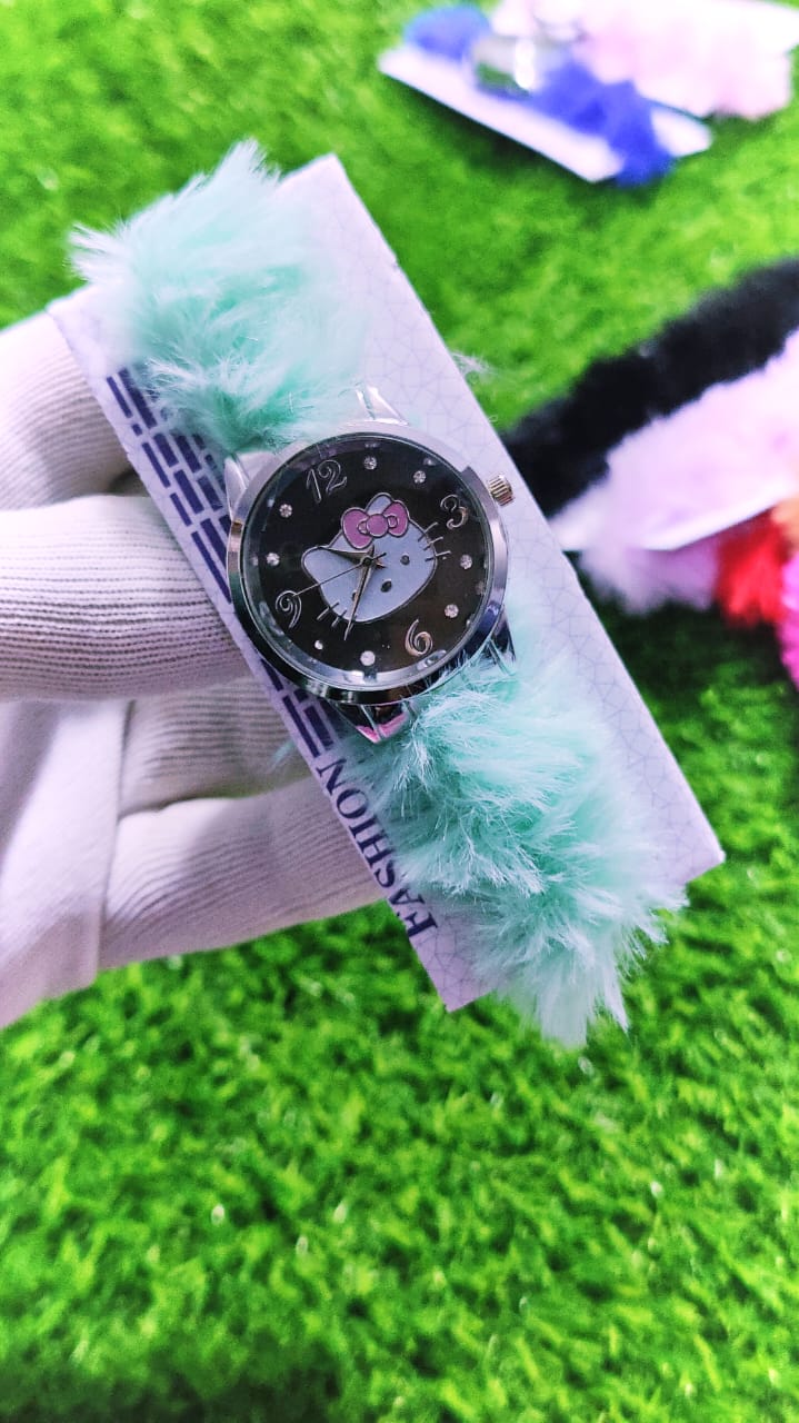 Beautiful Hello Kitty Cartoon Cat Round Shaped Clock Dial Analog Wristwatch For Kids and Women