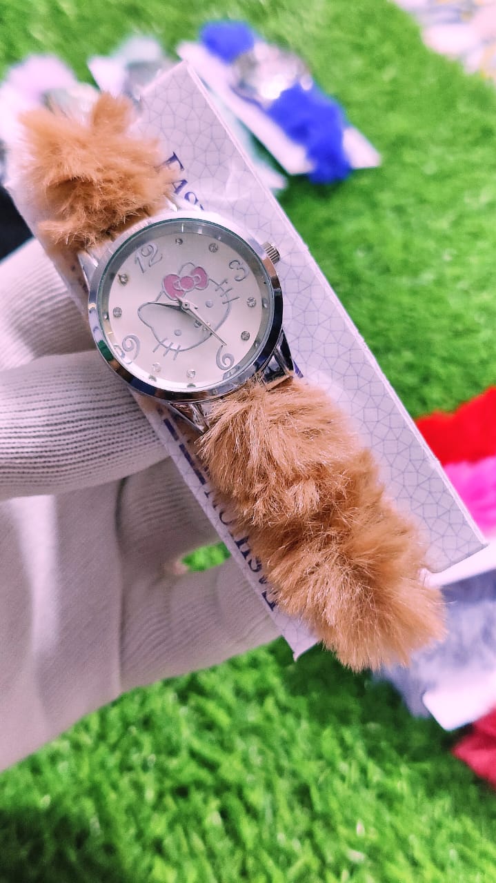 Beautiful Hello Kitty Cartoon Cat Round Shaped Clock Dial Analog Wristwatch For Kids and Women