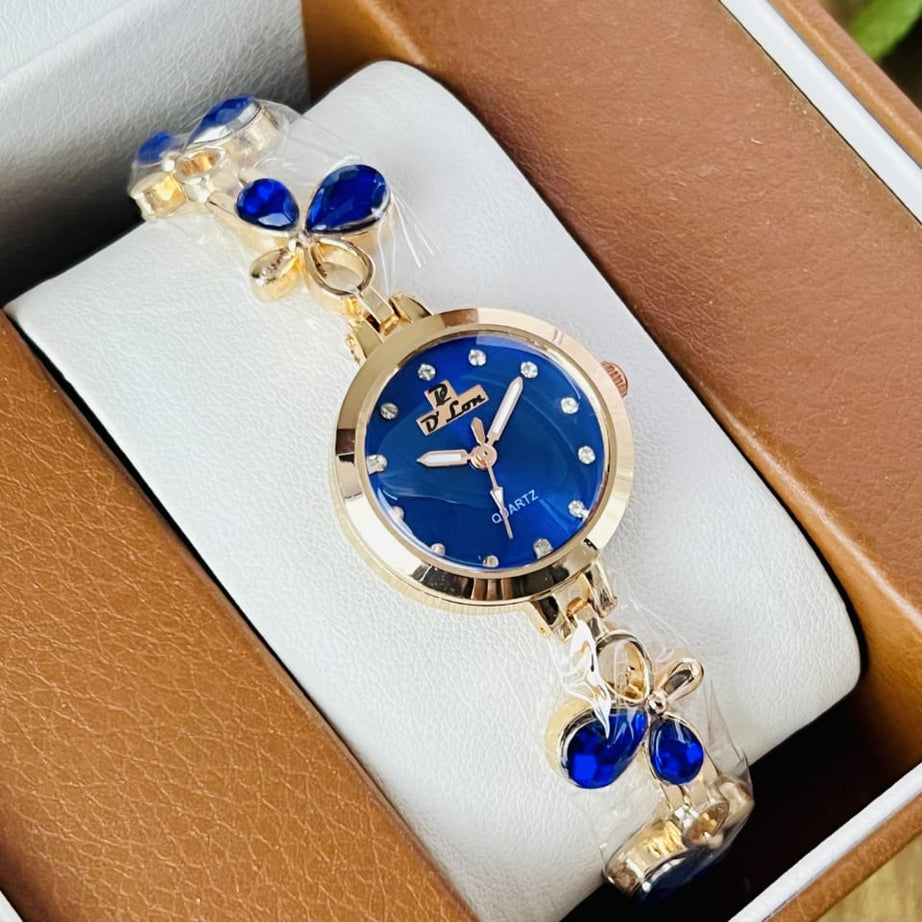 Women’s Flower Bracelet Quartz Watch (Random Color Combo)