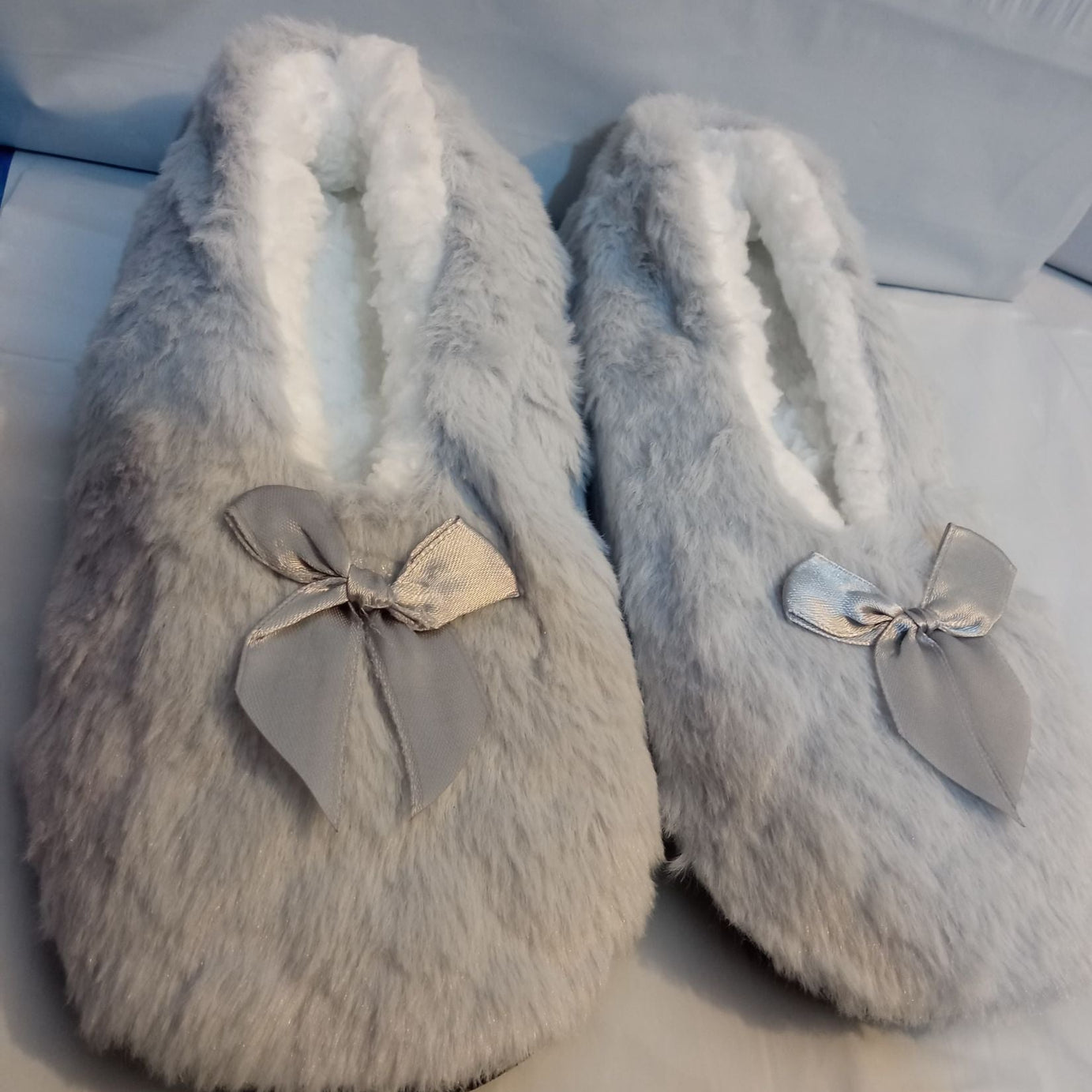 Winter Warm Wool Slippers in Soft Plush for Women Indoor use